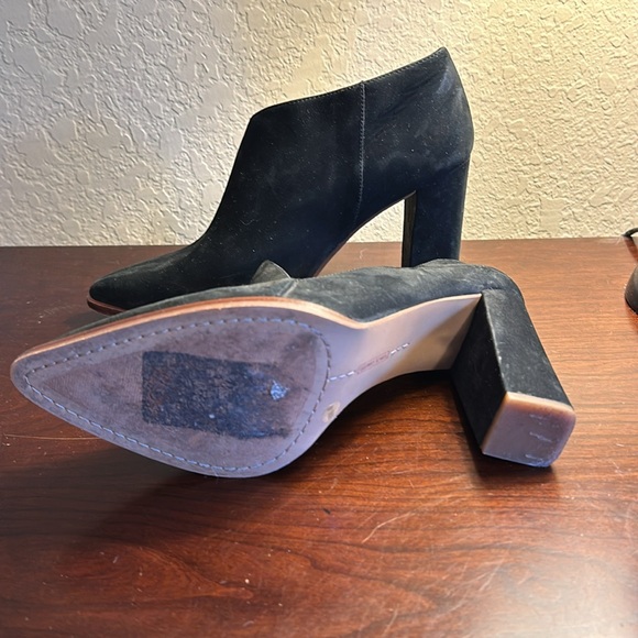 Vince Camuto 3 inch block heel v cut size 10/40 - Picture 3 of 6